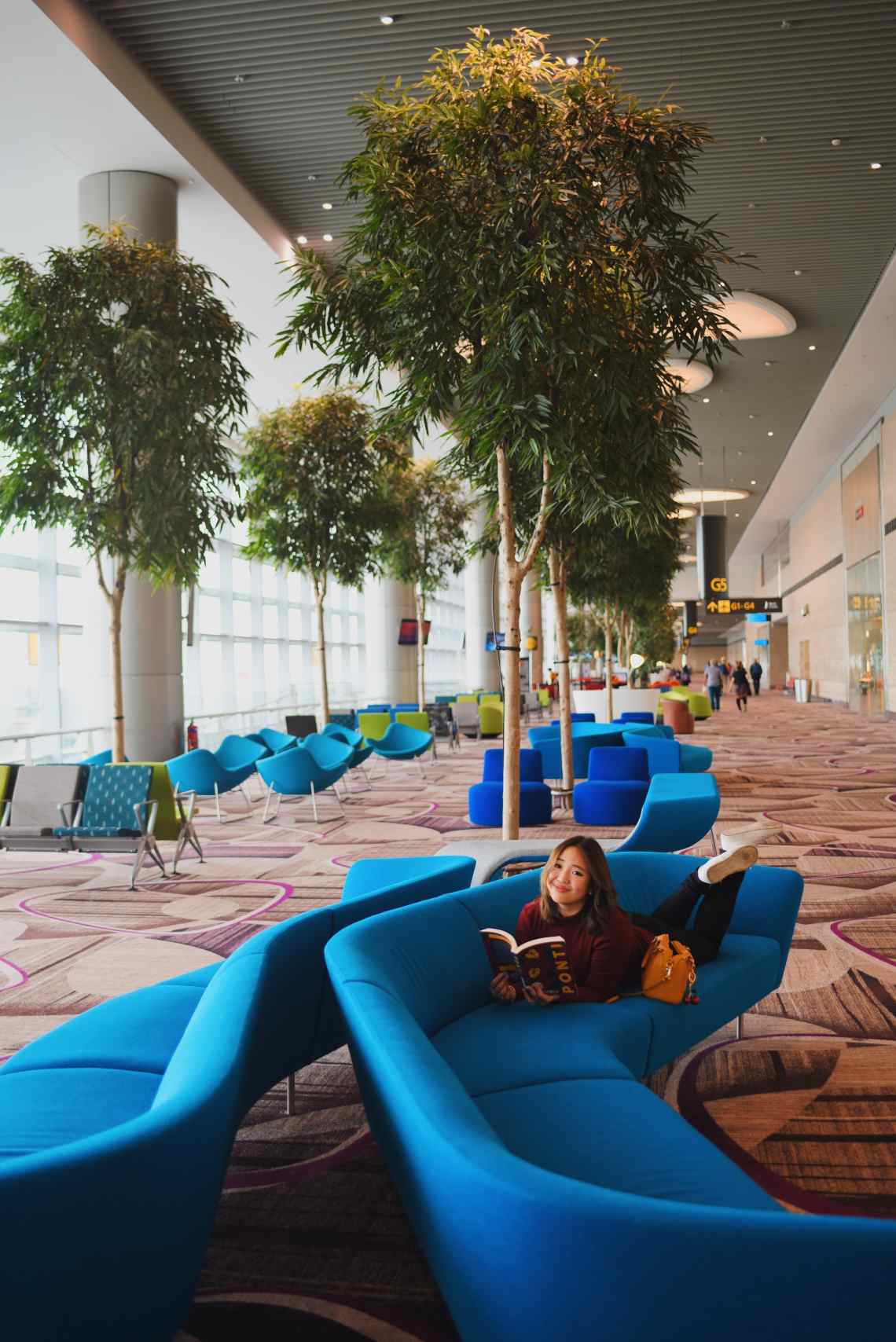 Terminal 4 seats and boulevard trees